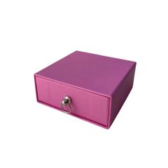 Hộp đựng trang sức màu Hồng dễ thương 8,5cm x 8,5cm x 3,5cm MADAME HIEN PEARLS PKG002