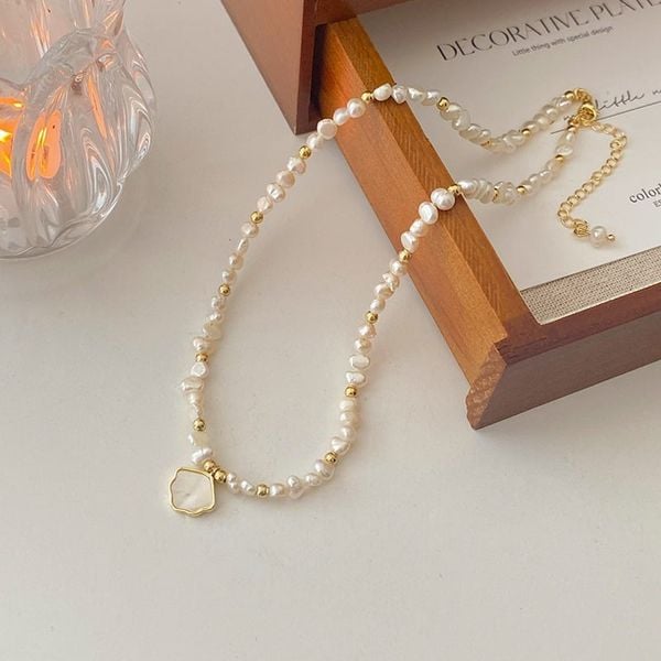 Vòng Cổ Ngọc Trai Hạt Baroque Phối Điểm Hạt Kim Loại Mặt Vỏ Sò Tươi Tắn Fritillaria Cloud MADAME HIEN PEARLS CB030
