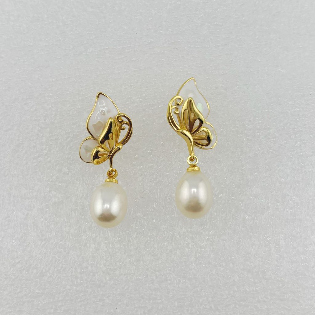 Bông tay Kim Bạc S925 Đính Ngọc Trai Tự Nhiên Cánh Bướm Xà Cừ MADAME HIEN PEARLS BTG037