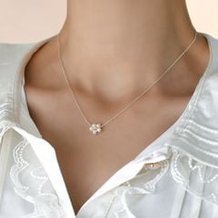 Dây Chuyền Mặt Đính 5 Hạt Ngọc Trai Nhí Tạo Hình Hoa Mai Trắng Sang Trọng MADAME HIEN PEARLS Cho Nữ MT053