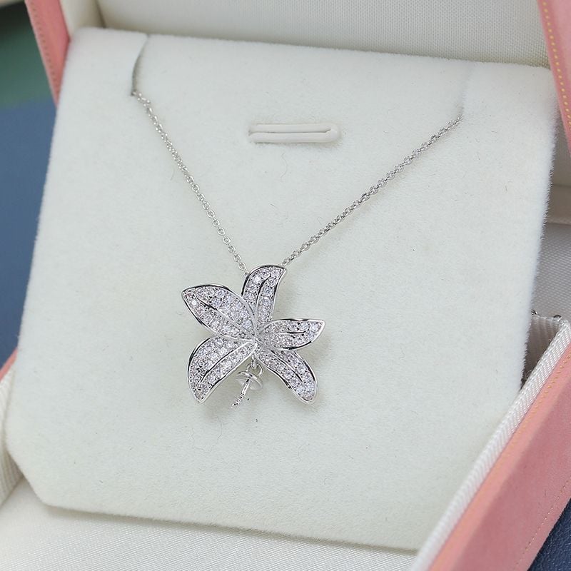 Mặt Dây Chuyền Vòng Cổ Ngọc Trai Tự Nhiên Hoa Ly Khung Vàng  Đính Đá Zircon MADAME HIEN PEARLS Cho Nữ MN051
