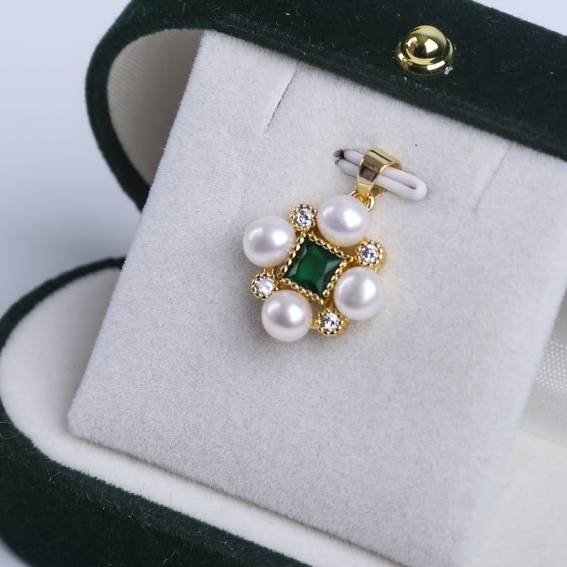 Dây Chuyền Mặt Hoa Đính 4 Hạt Ngọc Trai Tự Nhiên Phối Ngọc Lục Bảo Xanh Phong Cách Pháp Retro MADAME HIEN PEARLS Cho Nữ MN070