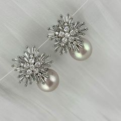 Bông Tai Khung Bạc Ý s925 Mạ Vàng Ý Thật Mặt Hoa Hướng Dương Nở Đính Ngọc Trai Trắng 11mm Hạt Tròn Đẹp Grade AAA MADAME HIEN PEARLS BMVBTT011TRB