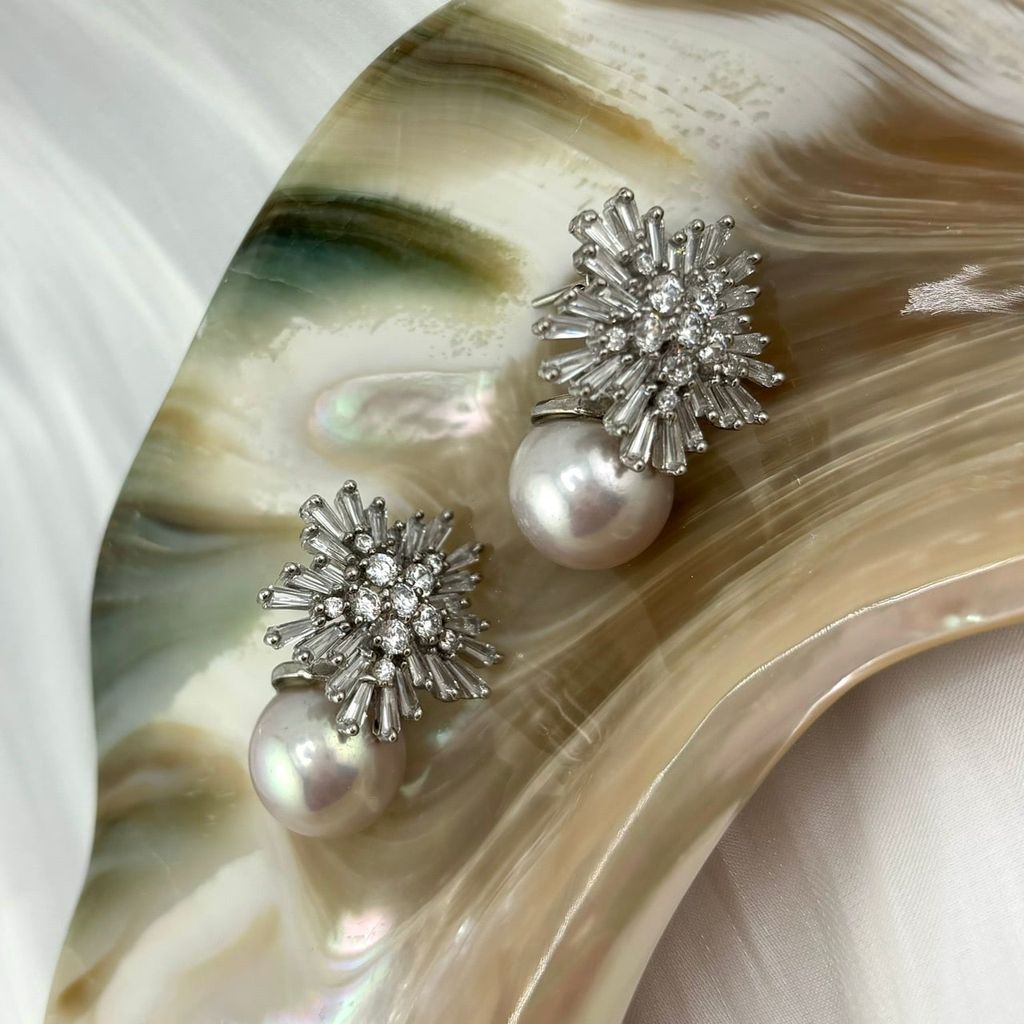 Bông Tai Khung Bạc Ý s925 Mạ Vàng Ý Thật Mặt Hoa Hướng Dương Nở Đính Ngọc Trai Trắng 11mm Hạt Tròn Đẹp Grade AAA MADAME HIEN PEARLS BMVBTT011TRB