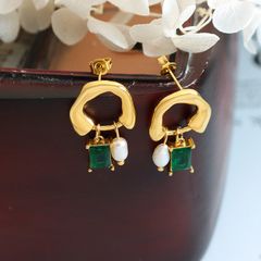 Bông Tai Titan Mạ Vàng Đính Ngọc Trai Và Đá Pha Lê Phối Tua Rua Độc Đáo Thời Trang MADAME HIEN PEARLS BTG083