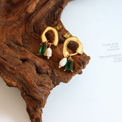 Bông Tai Titan Mạ Vàng Đính Ngọc Trai Và Đá Pha Lê Phối Tua Rua Độc Đáo Thời Trang MADAME HIEN PEARLS BTG083