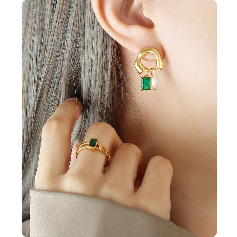 Bông Tai Titan Mạ Vàng Đính Ngọc Trai Và Đá Pha Lê Phối Tua Rua Độc Đáo Thời Trang MADAME HIEN PEARLS BTG083