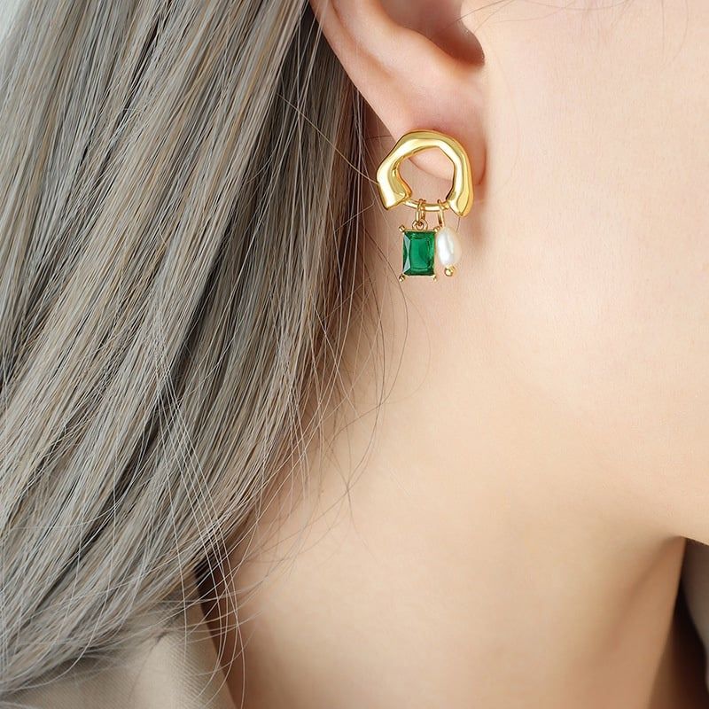Bông Tai Titan Mạ Vàng Đính Ngọc Trai Và Đá Pha Lê Phối Tua Rua Độc Đáo Thời Trang MADAME HIEN PEARLS BTG083