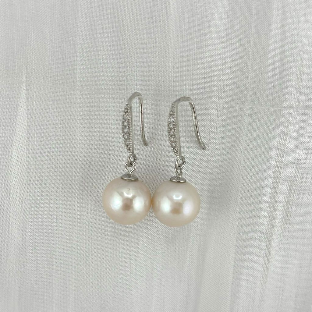 Bông Tai Bạc s925 Mạ Vàng Ý Đính Ngọc Trai 11mm+- Hạt Tròn Đẹp Grade AAAA MADAME HIEN PEARLS BMVBTT010