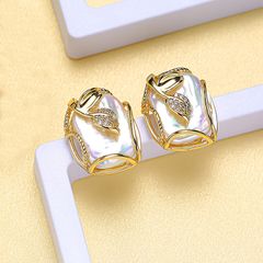 Bông Tai Ngọc Trai Dị Hình Học Vuông Phong Cách Baroque Mặt Kim Chạm Hoa Văn MADAME HIEN PEARLS BTB062