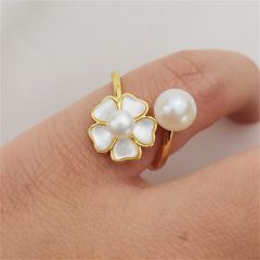 Nhẫn Ngọc Trai Tự Nhiên Mặt Hoa 5 Cánh Nhuỵ Đính Ngọc Trai Tự Nhiên MADAME HIEN PEARLS Cho Nữ NN114