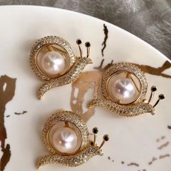 Trâm Cài Áo Hình Ốc Sên May Mắn Ghim Áo Đính Ngọc Trai Tự Nhiên MADAME HIEN PEARLS PKC011