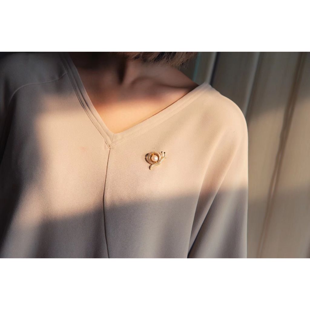 Trâm Cài Áo Hình Ốc Sên May Mắn Ghim Áo Đính Ngọc Trai Tự Nhiên MADAME HIEN PEARLS PKC011
