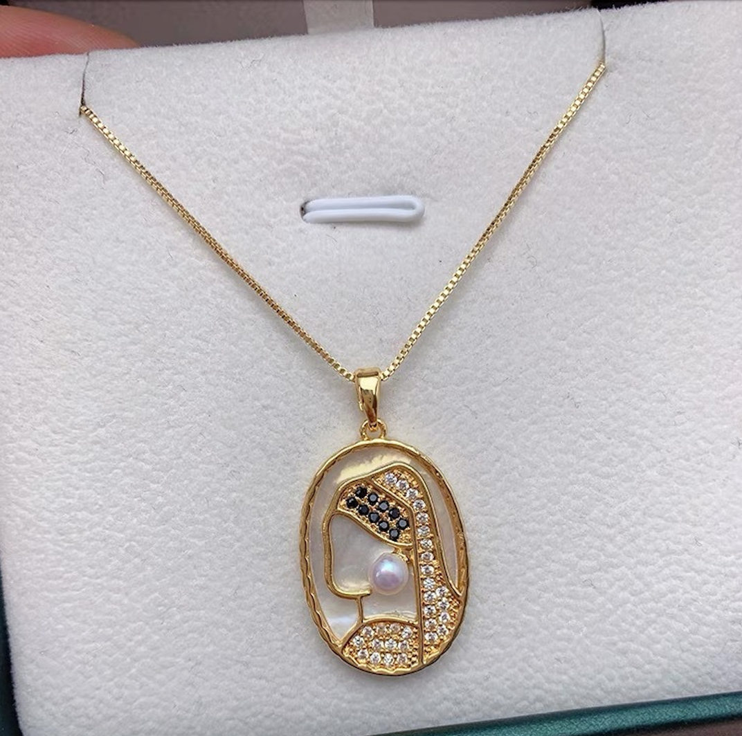 Dây Chuyền Mặt phát hoạ Girl with a Pearl Earring Nghệ Thuật Đính Ngọc Trai Tự Nhiên MADAME HIEN PEARLS MN073