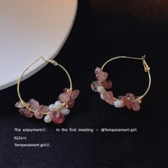 Bông Tai Bạc s925 Mạ Vàng 14k Khoá Vòng Tròn Lớn Đính Ngọc Trai Tự Nhiên Phối Pha Lê Dâu Tây Rất Slay MADAME HIEN PEARLS Cho Nữ