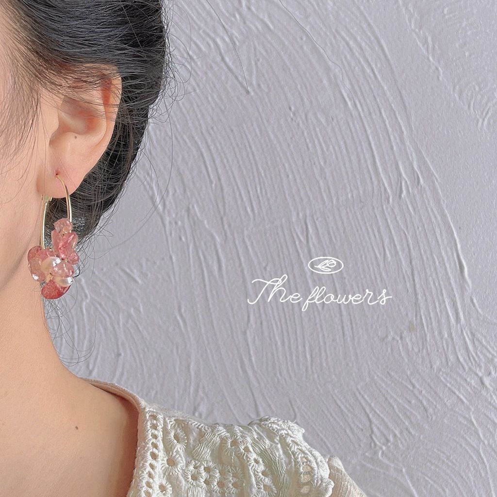 Bông Tai Bạc s925 Mạ Vàng 14k Khoá Vòng Tròn Lớn Đính Ngọc Trai Tự Nhiên Phối Pha Lê Dâu Tây Rất Slay MADAME HIEN PEARLS Cho Nữ