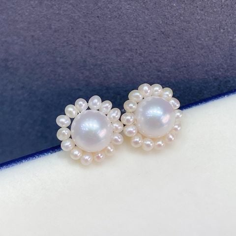 Bông Tai Bạc Ý s925 Mặt Hoa Viền Ngọc Trai Nhí Tự Nhiên MADAME HIEN PEARLS Tinh Tế