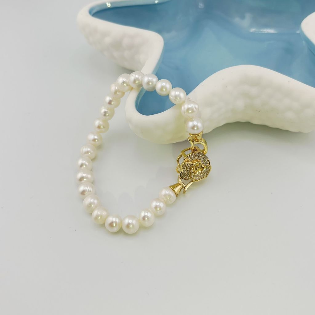 Vòng Tay Ngọc Trai Khoá Hoa Hồng Sang Trọng Quý Phái MADAME HIEN PEARLS VTT043