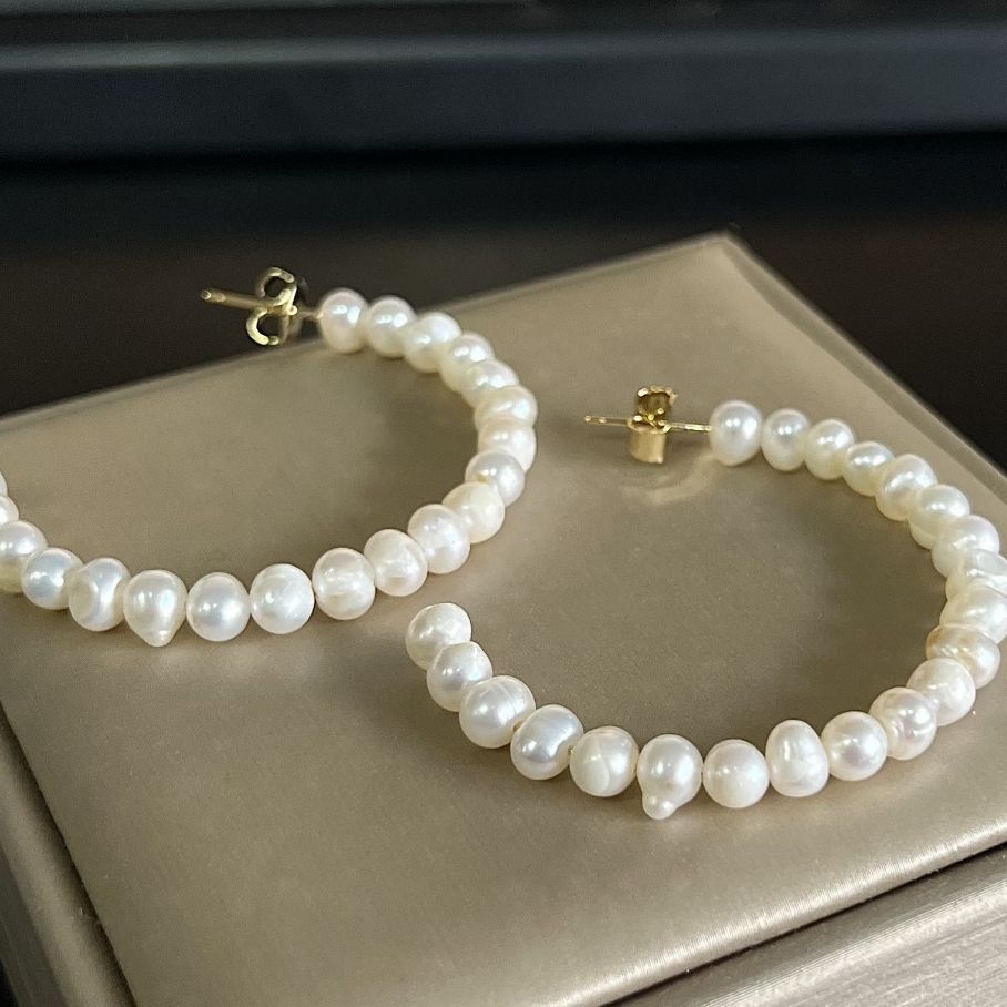 Bông Tai Chữ C To Tròn Đính Ngọc Trai Tròn MADAME HIEN PEARLS Dễ Thương Cho Nữ BTT089