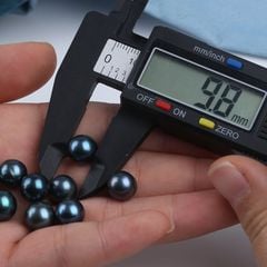 Hạt Ngọc Trai Đen Tròn Màu Tahiti 8-10mm Bóng Đẹp AAA Làm Phụ Kiện Trang Sức MADAME HIEN PEARLS HT015