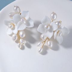 Bông Tai Ngọc Trai Tự Nhiên Cành Hoa Gốm Trắng Đính Ngọc Trai Tự Nhiên Sang Trọng MADAME HIEN PEARLS Cho Nữ BTG136