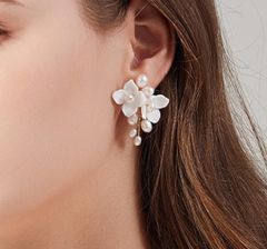 Bông Tai Ngọc Trai Tự Nhiên Cành Hoa Gốm Trắng Đính Ngọc Trai Tự Nhiên Sang Trọng MADAME HIEN PEARLS Cho Nữ BTG136