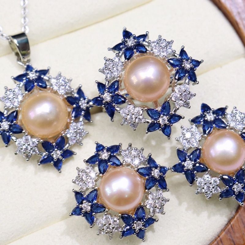 Bộ Set Trang Sức Ngọc Trai Vòng cổ, Nhẫn và Bông Tai Ngọc Trai Tự Nhiên Hoa Tuyết Phối Pha Lê Xanh Hoàng Gia Sang Trọng MADAME HIEN PEARLS Cho Nữ SPS118