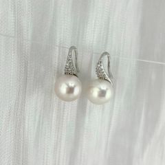 Bông Tai Bạc s925 Gót Giày Mạ Vàng Ý Đính Ngọc Trai Trắng 10mm Hạt Tròn Đẹp Grade AAA Mặt Móc Câu MADAME HIEN PEARLS BMVBTT014TR