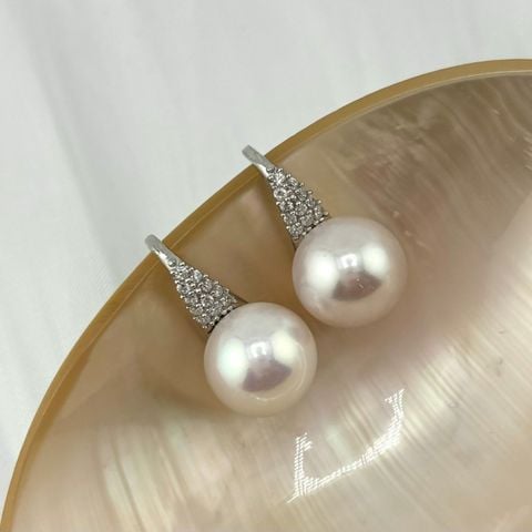 Bông Tai Bạc s925 Gót Giày Mạ Vàng Ý Đính Ngọc Trai Trắng 10mm Hạt Tròn Đẹp Grade AAA Mặt Móc Câu MADAME HIEN PEARLS BMVBTT014TR