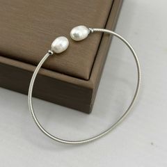 Vòng Tay Ngọc Trai Tối Giản Đính Ngọc Trai Giọt Nước Kiểu Còng Cứng MADAME HIEN PEARL VTG013