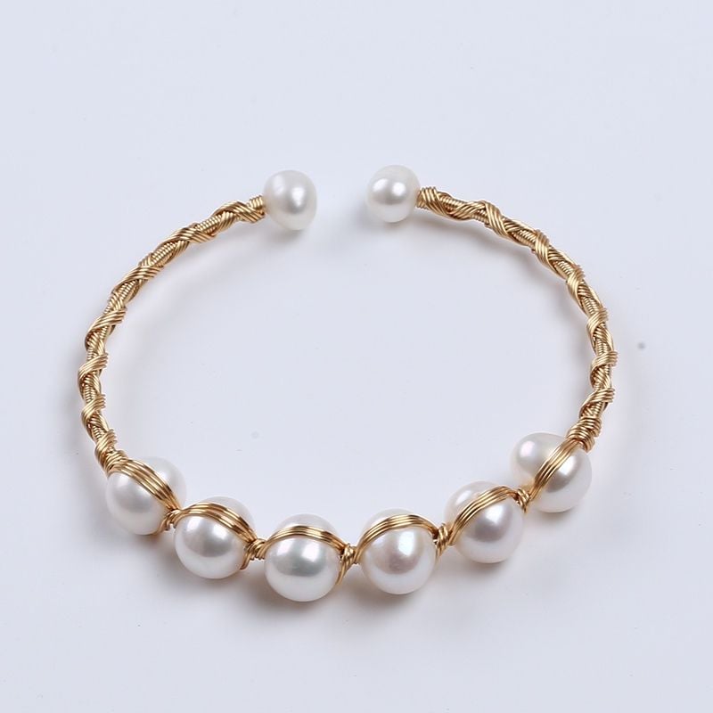 Vòng Tay Ngọc Trai Tự Nhiên Dạng Còng Cứng Mặt Đính 6 Hạt Ngọc Trai MADAME HIEN PEARLS VTT085