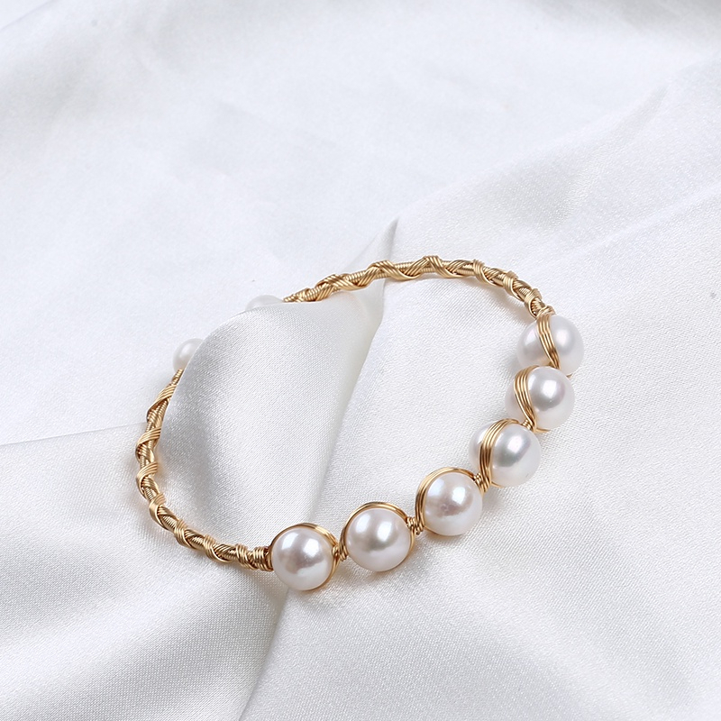 Vòng Tay Ngọc Trai Tự Nhiên Dạng Còng Cứng Mặt Đính 6 Hạt Ngọc Trai MADAME HIEN PEARLS VTT085