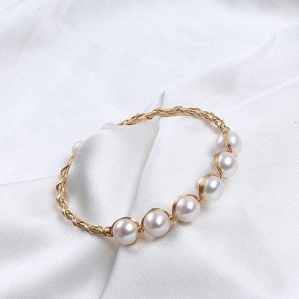 Vòng Tay Ngọc Trai Tự Nhiên Dạng Còng Cứng Mặt Đính 6 Hạt Ngọc Trai MADAME HIEN PEARLS VTT085