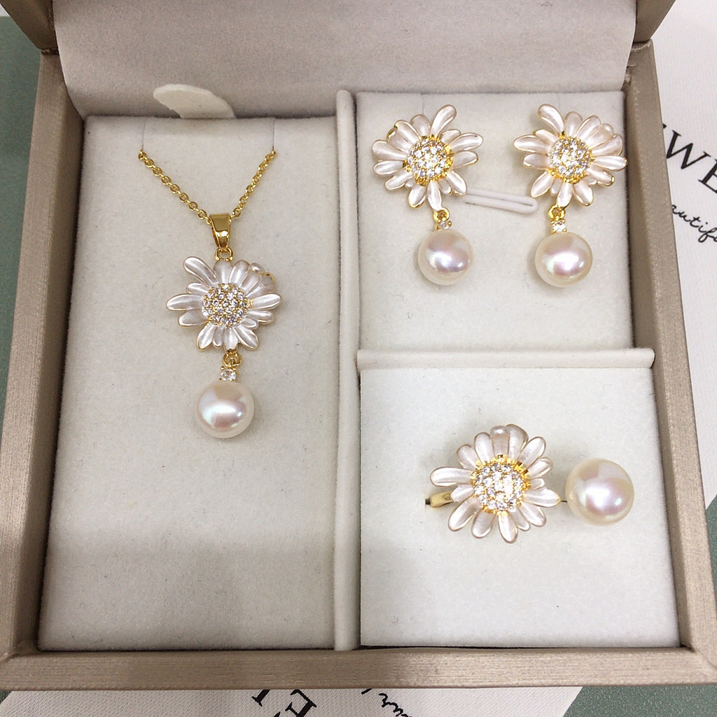 Bộ Set Ngọc Trai Vòng cổ, Nhẫn và Bông Tai Bộ Trang Sức Ngọc Trai Tự Nhiên Khung Hoa Hướng Dương 3D MADAME HIEN PEARLS Cho Nữ SPS112