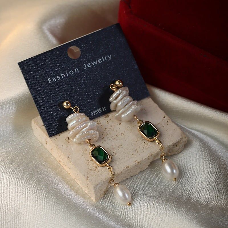 Designer Jewelry Bông Tai Kim Bạc s925 Thả Tua Rua Ngọc Trai Tự Nhiên Retro Baroque Dài Phối Kim Ngọc Lục Bảo MADAME HIEN PEARLS Cho Nữ