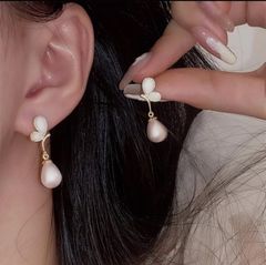Bông Tai Bạc Ngọc Trai Nước Ngọt Tự Nhiên Sang Trọng Dáng Bướm Fritillaria BTG034