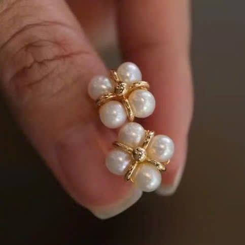 Bông Tai Ngọc Trai Tự Nhiên 4 Hạt Ngọc Trai Tự Nhiên Tạo Hình Cánh Hoa Mai MADAME HIEN PEARLS Cho Nữ BTN204E