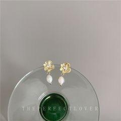 Bông Tai Ngọc Trai Tự Nhiên Tua Rua Mặt Hoa Hồng Mạ Vàng 3D Lạ Mắt Cá Tính MADAME HIEN PEARLS BTG149