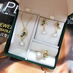 Bộ Set Ngọc Trai Vòng cổ + Nhẫn + Bông Tai Bộ Trang Sức Ngọc Trai Tự Nhiên Hình Bướm Bay Xà Cừ Vỏ Bàu Ngư Viền Vàng Đính Đá Quý MADAME HIEN PEARLS SPS081