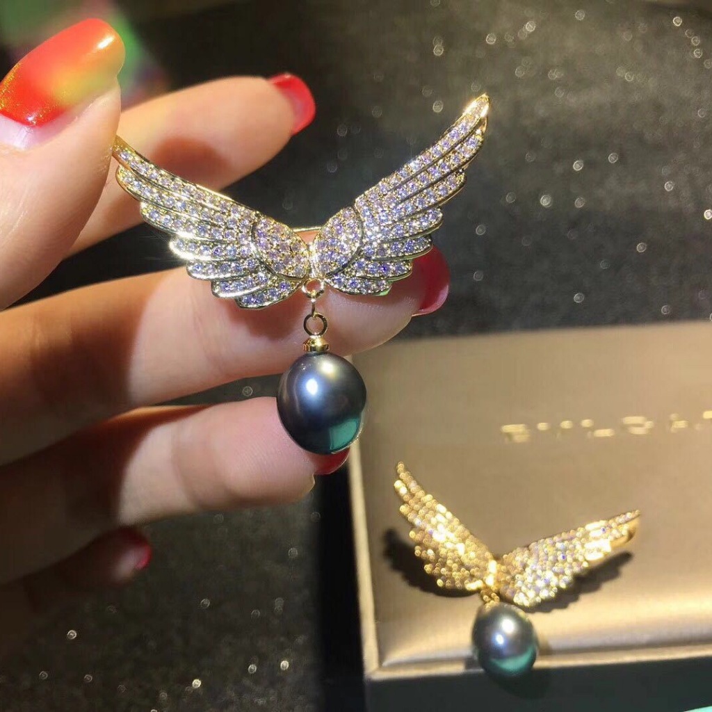 Ghim Trâm Cài Áo Cánh Thiên Thần Đính Hạt Ngọc Trai Đen Sang Trọng Huyền Bí MADAME HIEN PEARLS Cho Nữ PKC043