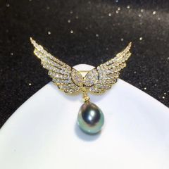Ghim Trâm Cài Áo Cánh Thiên Thần Đính Hạt Ngọc Trai Đen Sang Trọng Huyền Bí MADAME HIEN PEARLS Cho Nữ PKC043
