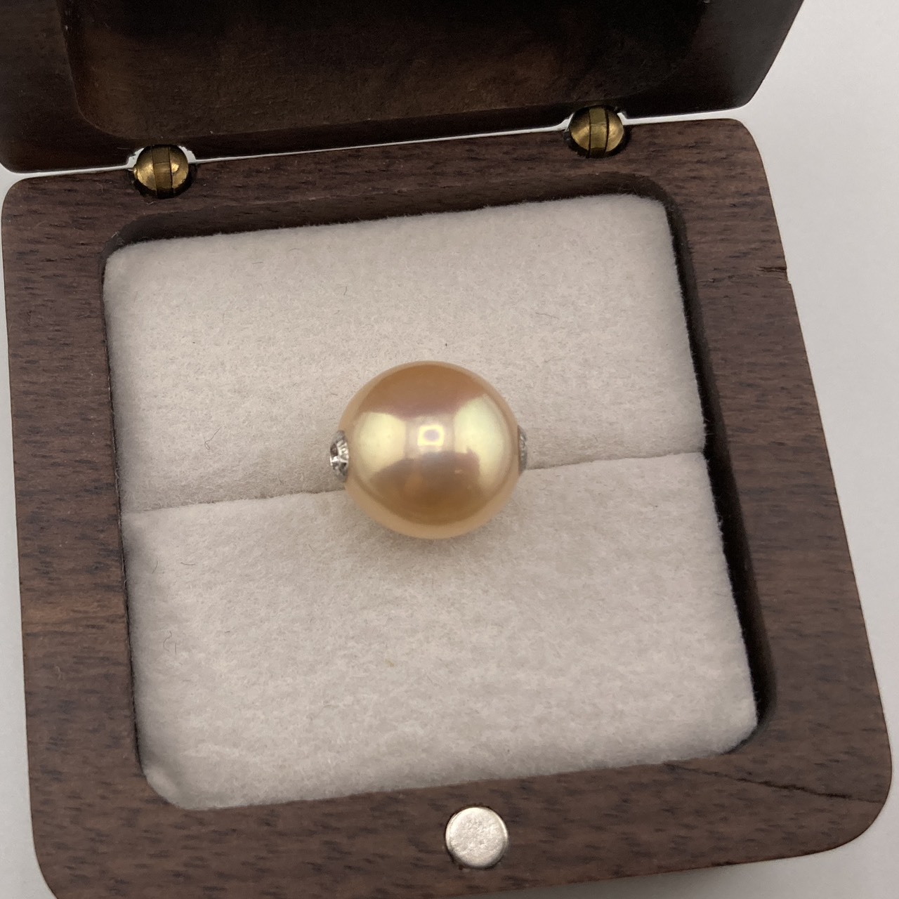 Mặt Dây Chuyền Vàng Ý (Vàng Trắng) Xuyên Tâm Đính 1 Hạt Ngọc Trai 11-12mm AAAA Tròn Hoàn Hảo VYMT001