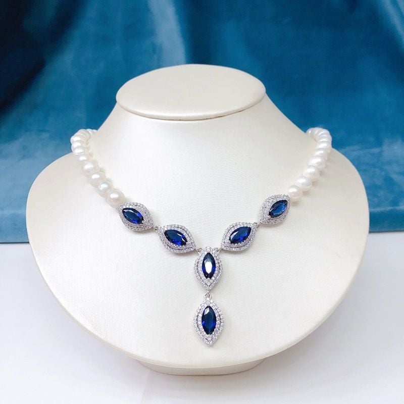 Vòng Cổ Ngọc Trai Mặt Đá Sapphire Xanh Hoàng Gia 2 Lớp Ngọc Trai Tự Nhiên Cho Cô Dâu Ngày Cưới MADAME HIEN PEARLS CT017