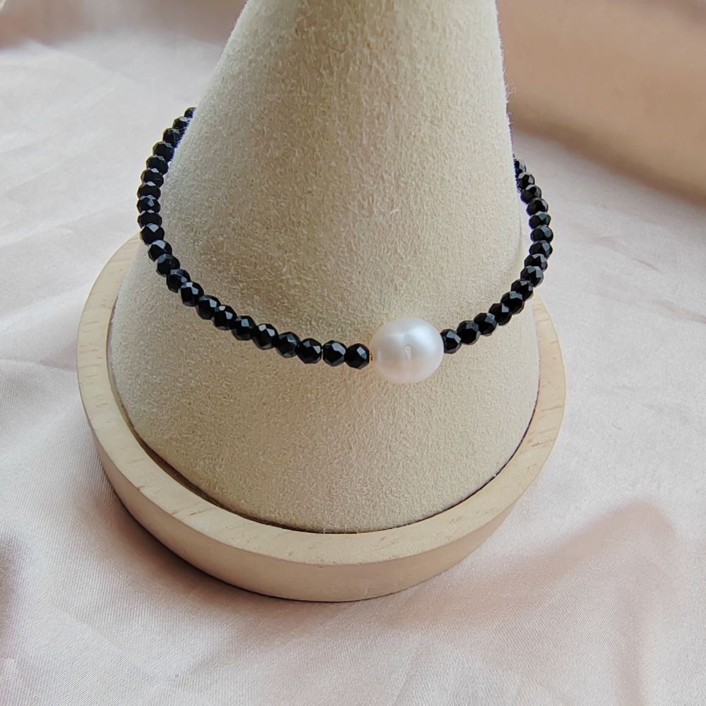 Vòng Tay Pha Lê Đen Mặt 1 Hạt Ngọc Trai Oval Tự Nhiên Kiểu Còng Cứng MADAME HIEN PEARLS Unisex Nam Nữ Freesize VTG032