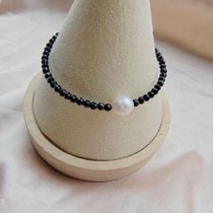 Vòng Tay Pha Lê Đen Mặt 1 Hạt Ngọc Trai Oval Tự Nhiên Kiểu Còng Cứng MADAME HIEN PEARLS Unisex Nam Nữ Freesize VTG032
