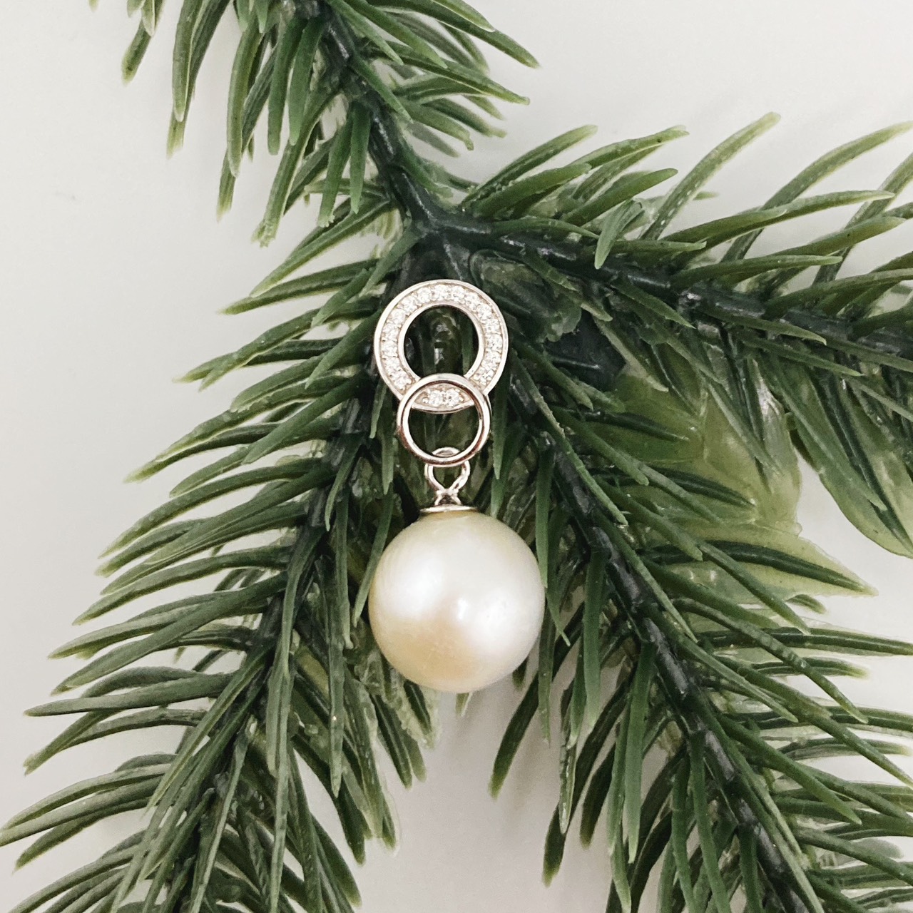 Mặt Dây Chuyền Ngọc Trai 13-14mm AAAA Tròn Hoàn Hảo Khung Bạc s925 Mạ Vàng Ý (Vàng Trắng) BMVMT001TR