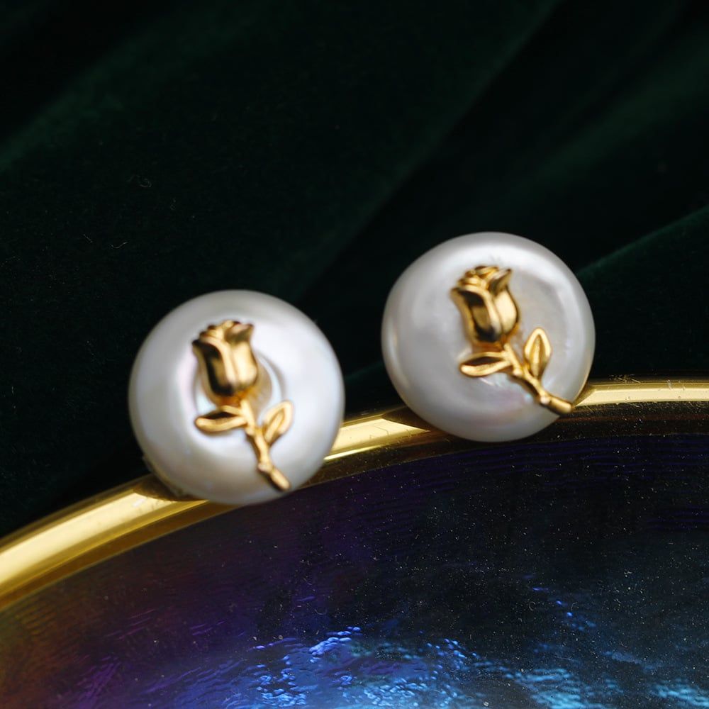 Bông Tai Ngọc Trai Baroque Tự Nhiên Dạng Nút Đính Hoa Đồng Mạ Vàng Sang Trọng, Quý Phái BTB041