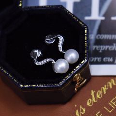 Bộ Set Ngọc Trai Vòng cổ và Vòng Tay Trắng Tự Nhiên Mặt Uốn Dáng Rắn MADAME HIEN PEARLS SCT039