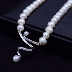 Bộ Set Ngọc Trai Vòng cổ và Vòng Tay Trắng Tự Nhiên Mặt Uốn Dáng Rắn MADAME HIEN PEARLS SCT039