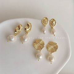 Bông Tai 1 Hạt Ngọc Trai Baroque To Tự Nhiên Cá tính MADAME HIEN PEARLS BTB011